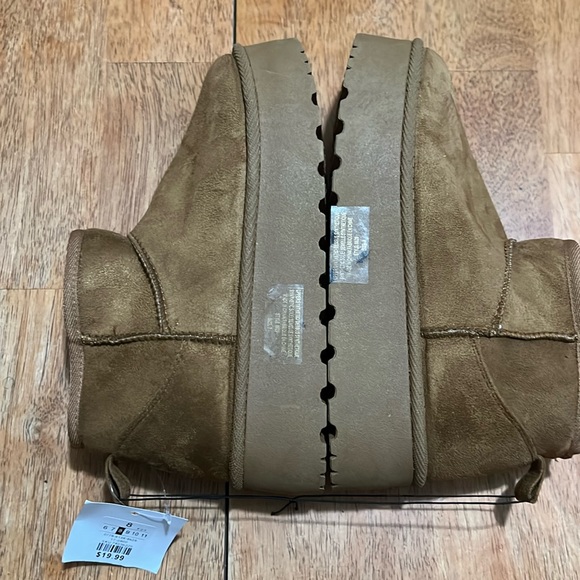 NWT Womens chestnut colored booties - Picture 5 of 7